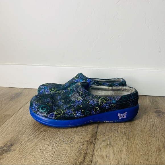 Alegria Shoes - Alegria Floral spiral Slip On Clogs bright soles